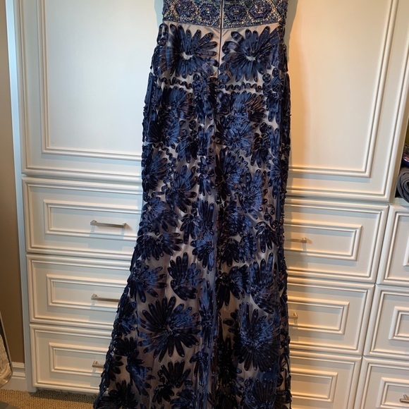 Long blue strapless gown with beading - Picture 3 of 5